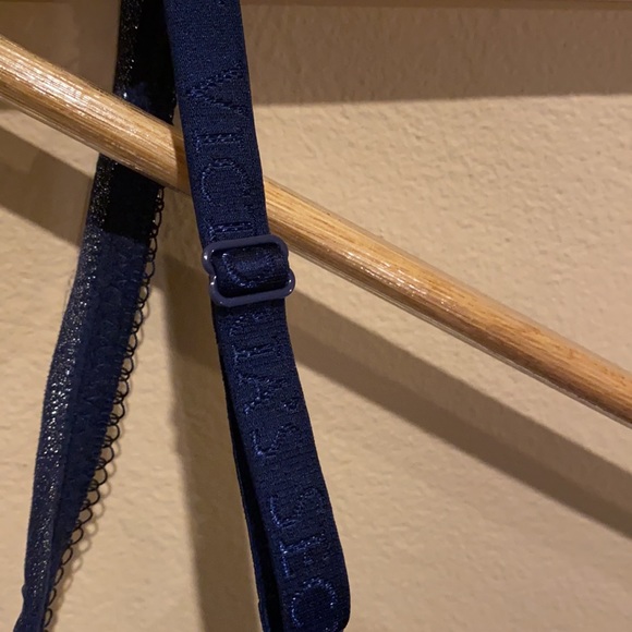 Victoria’s Secret Bra Size 36C Navy w/ silver trim - Picture 6 of 8